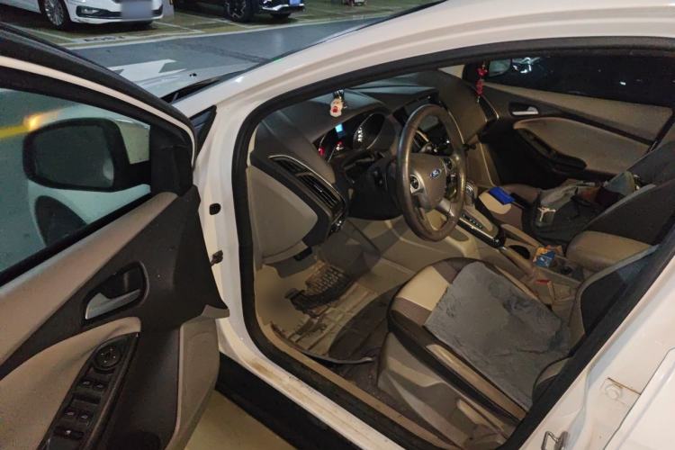 Used Ford Focus 2012 Sedan 1.6L Automatic Fashion Edition Driver Seat