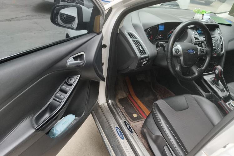 Used Ford Focus 2012 Hatchback 1.6L Automatic Fashion Edition Driver Seat
