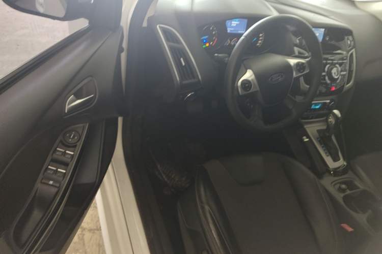 Used Ford Focus 2012 Hatchback 2.0L Automatic Luxury Sport Model Driver Seat