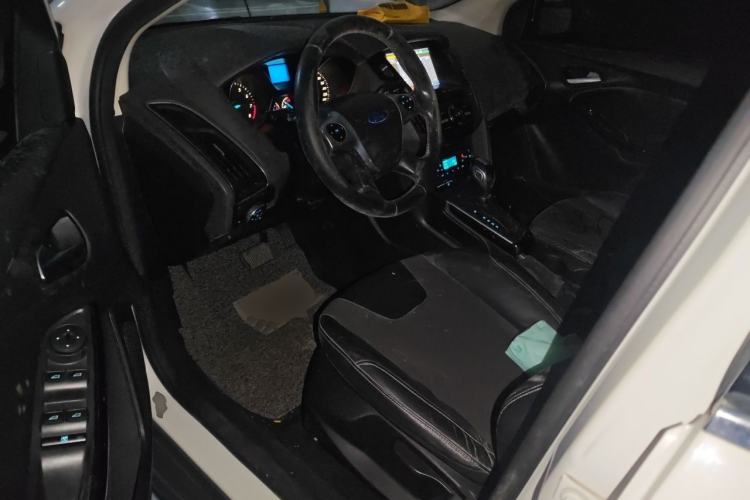 Used Ford Focus 2012 Sedan 1.6L Automatic Fashion Edition Driver Seat