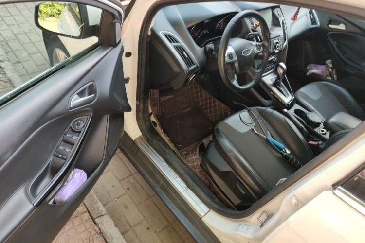 Used Ford Focus 2012 Sedan 1.6L Automatic Fashion Edition Driver Seat
