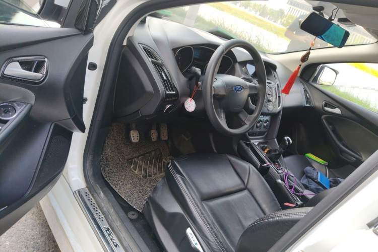 Used Ford Focus 2012 Hatchback 1.6L Manual Comfort Model Driver Seat