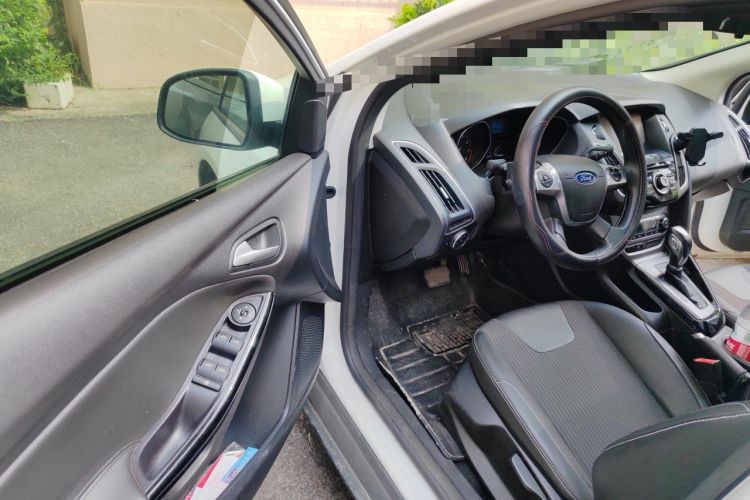 Used Ford Focus 2012 Sedan 1.6L Automatic Fashion Edition Driver Seat