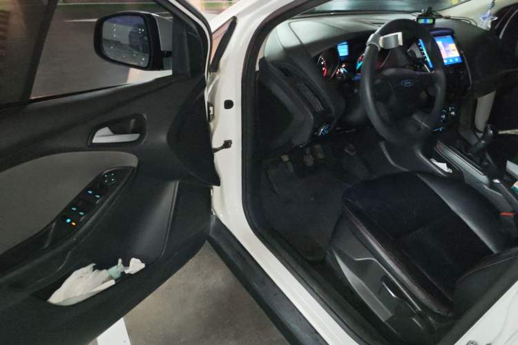 Used Ford Focus 2012 Hatchback 1.6L Manual Comfort Model Driver Seat