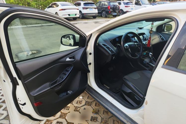 Used Ford Focus 2012 Hatchback 1.6L Automatic Fashion Edition Driver Seat