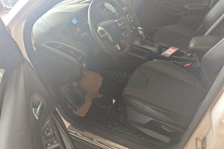 Used Ford Focus 2012 Sedan 1.6L Automatic Fashion Edition Driver Seat