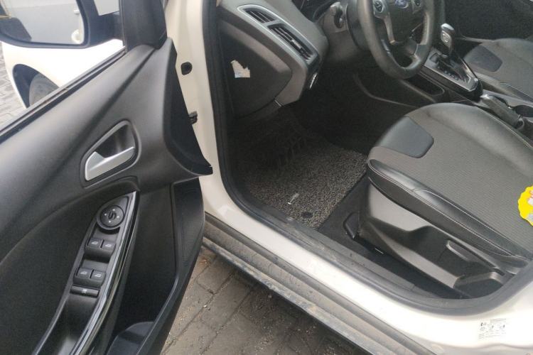 Used Ford Focus 2012 Hatchback 1.6L Automatic Fashion Edition Driver Seat