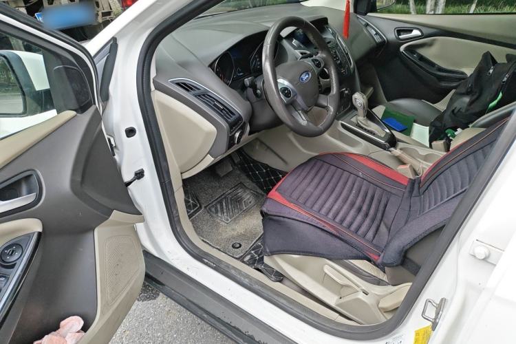 Used Ford Focus 2012 Hatchback 1.6L Automatic Fashion Edition Driver Seat