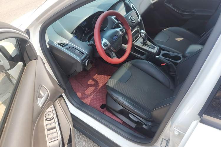 Used Ford Focus 2012 Hatchback 1.6L Automatic Fashion Edition Driver Seat