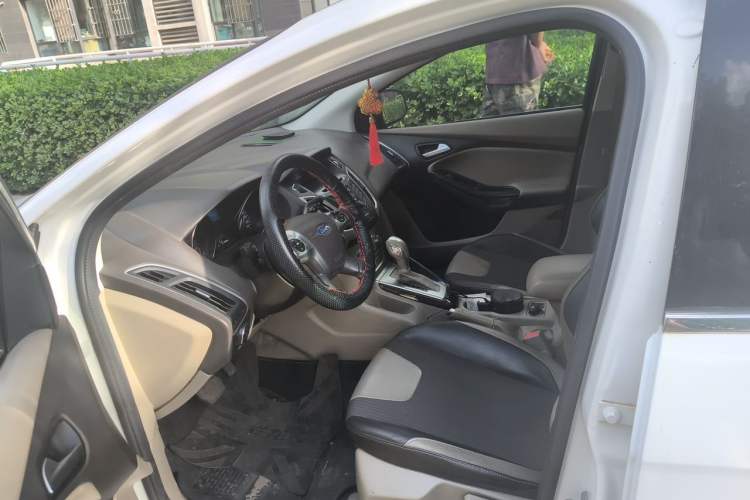 Used Ford Focus 2012 Hatchback 1.6L Automatic Fashion Edition Driver Seat