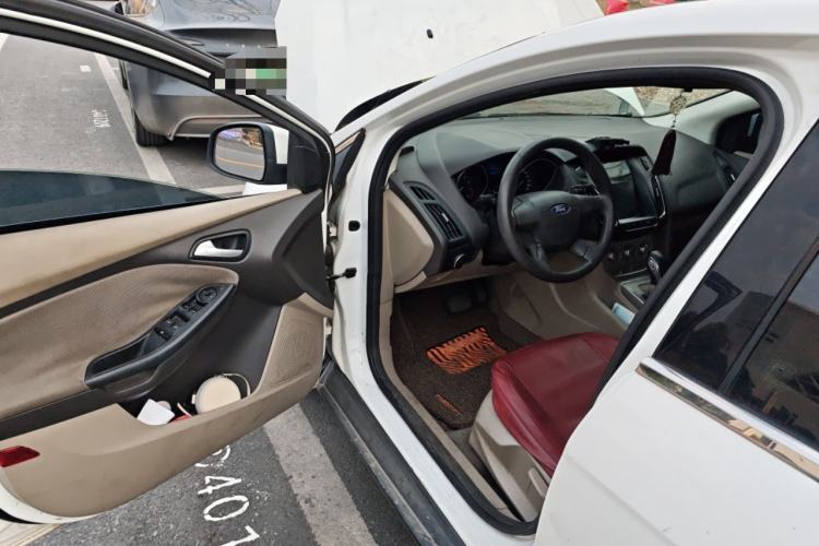 Used Ford Focus 2012 Sedan 1.6L Automatic Comfort Model Driver Seat