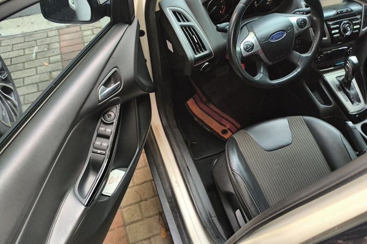 Used Ford Focus 2012 Sedan 1.6L Automatic Fashion Edition Driver Seat