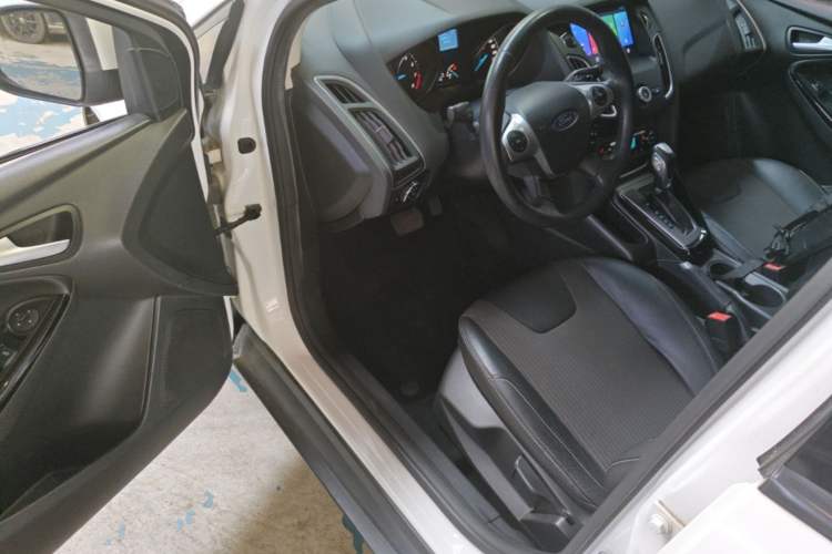 Used Ford Focus 2012 Hatchback 1.6L Automatic Fashion Edition Driver Seat