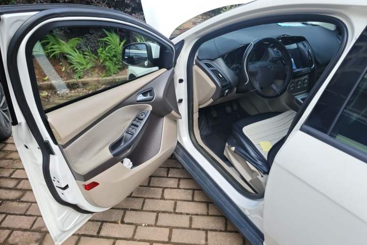 Used Ford Focus 2012 Sedan 1.6L Manual Comfort Model Driver Seat
