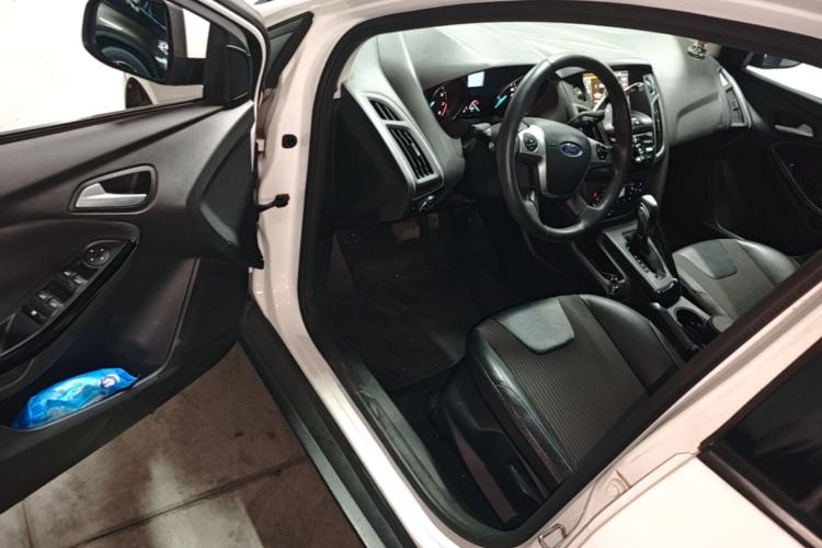 Used Ford Focus 2012 Sedan 1.6L Automatic Fashion Edition Driver Seat