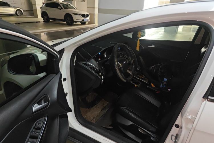Used Ford Focus 2012 Hatchback 1.6L Automatic Fashion Edition Driver Seat