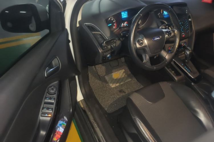 Used Ford Focus 2012 Sedan 1.6L Automatic Fashion Edition Driver Seat