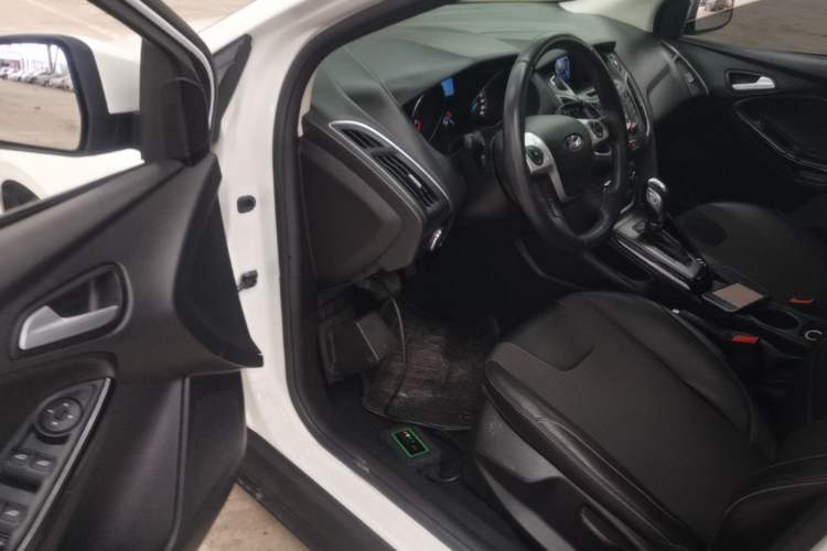 Used Ford Focus 2012 Hatchback 1.6L Automatic Fashion Edition Driver Seat