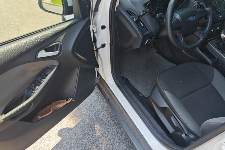 Used Ford Focus 2012 Hatchback 1.6L Automatic Comfort Model Driver Seat
