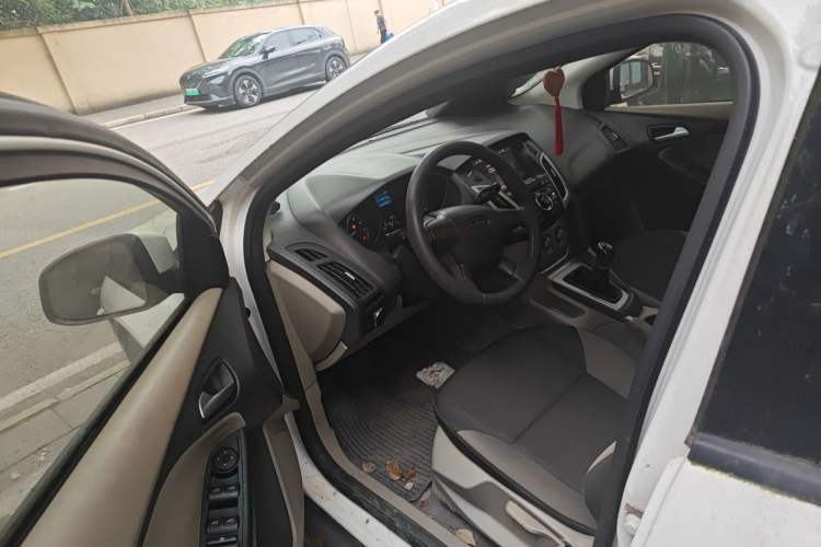 Used Ford Focus 2012 Sedan 1.6L Manual Comfort Model Driver Seat