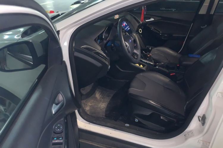 Used Ford Focus 2012 Sedan 1.6L Manual Fashion Edition Driver Seat