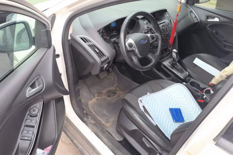 Used Ford Focus 2012 Sedan 1.6L Automatic Fashion Edition Driver Seat
