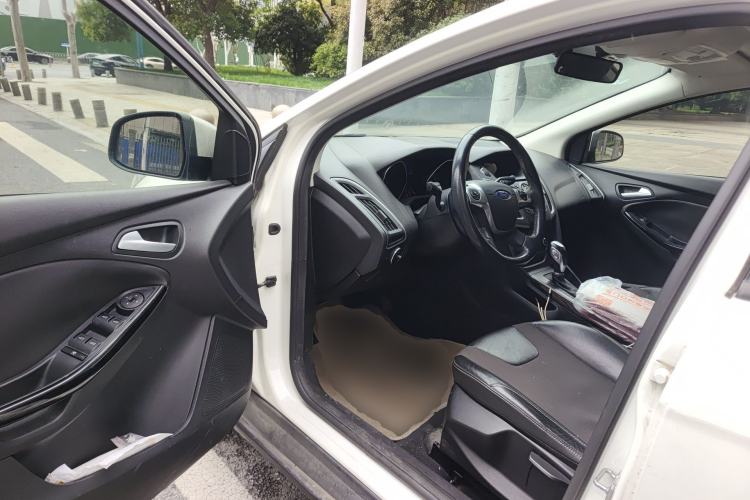 Used Ford Focus 2012 Sedan 1.6L Automatic Fashion Edition Driver Seat