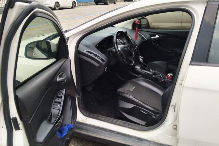 Used Ford Focus 2012 Sedan 1.6L Automatic Fashion Edition Driver Seat