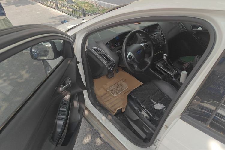 Used Ford Focus 2012 Hatchback 1.6L Automatic Fashion Edition Driver Seat