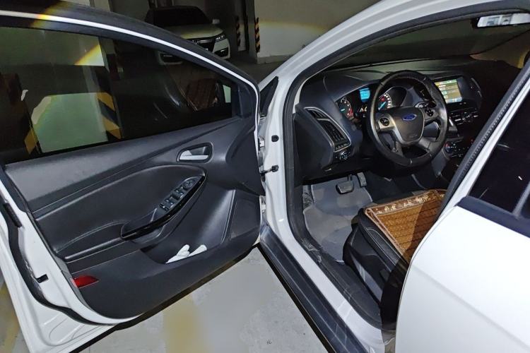 Used Ford Focus 2012 Sedan 1.6L Automatic Fashion Edition Driver Seat