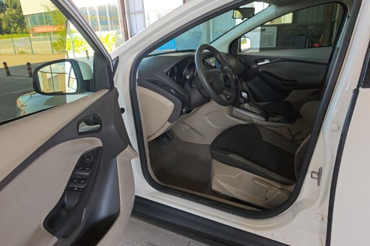 Used Ford Focus 2012 Sedan 1.6L Automatic Comfort Model Driver Seat