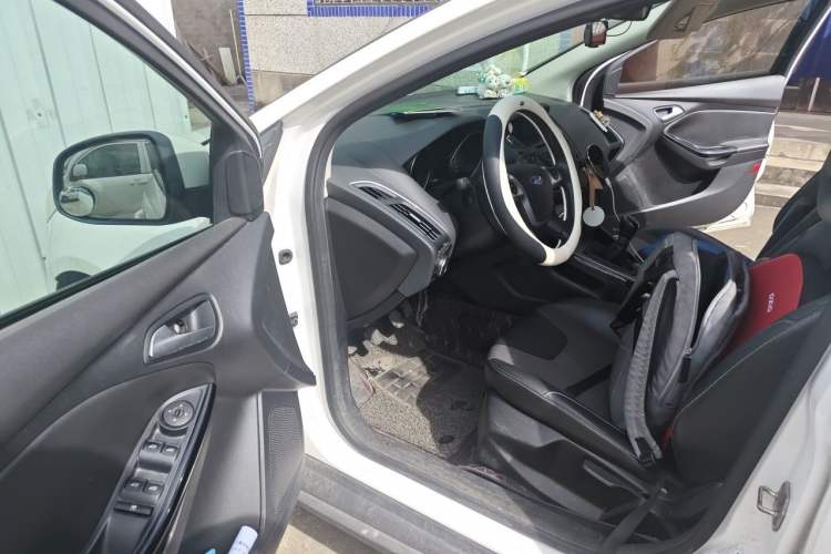 Used Ford Focus 2012 Sedan 1.6L Manual Fashion Edition Driver Seat