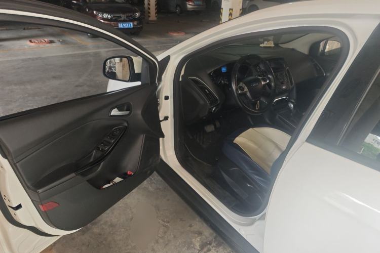 Used Ford Focus 2012 Hatchback 1.6L Automatic Fashion Edition Driver Seat