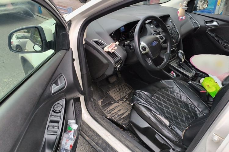 Used Ford Focus 2012 Sedan 1.6L Automatic Fashion Edition Driver Seat