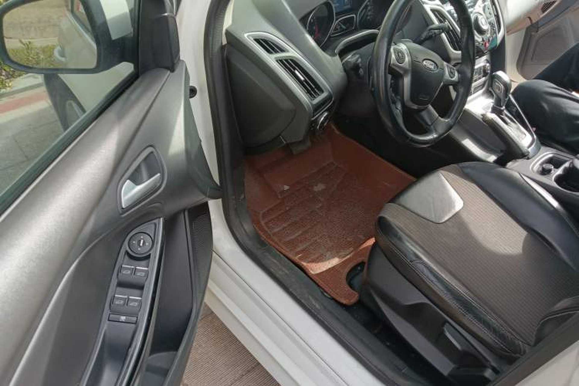 Used Ford Focus 2012 Hatchback 2.0L Automatic Luxury Sport Model Driver Seat