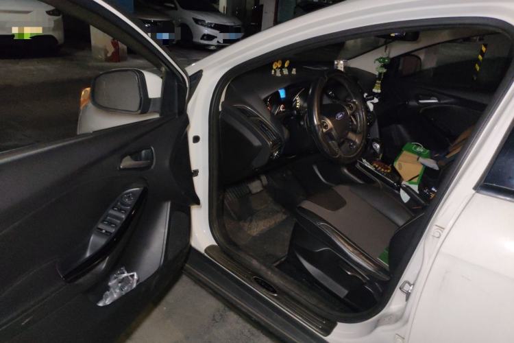 Used Ford Focus 2012 Hatchback 1.6L Automatic Fashion Edition Driver Seat