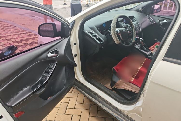 Used Ford Focus 2012 Hatchback 1.6L Automatic Fashion Edition Driver Seat