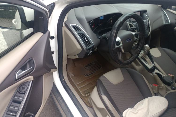 Used Ford Focus 2012 Sedan 1.6L Automatic Fashion Edition Driver Seat