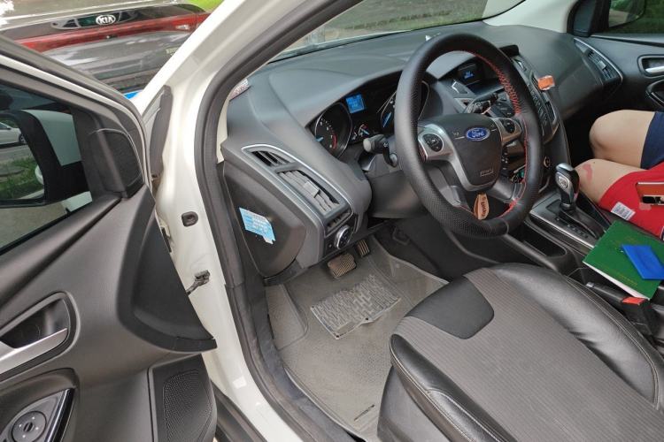 Used Ford Focus 2012 Hatchback 1.6L Automatic Fashion Edition Driver Seat