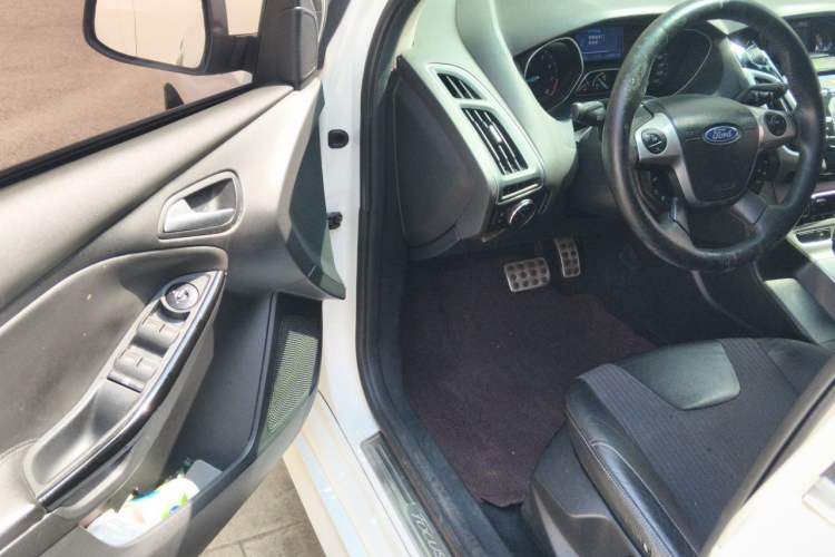 Used Ford Focus 2012 Hatchback 2.0L Automatic Luxury Sport Model Driver Seat