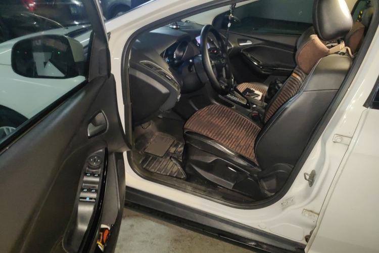 Used Ford Focus 2012 Sedan 1.6L Automatic Fashion Edition Driver Seat