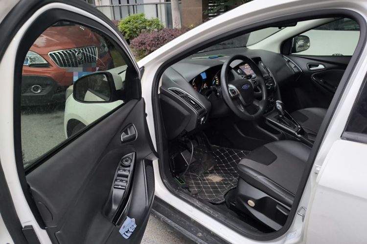 Used Ford Focus 2012 Hatchback 1.6L Automatic Fashion Edition Driver Seat