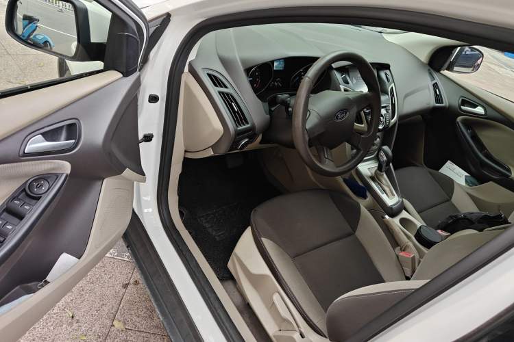 Used Ford Focus 2012 Sedan 1.6L Automatic Comfort Model Driver Seat