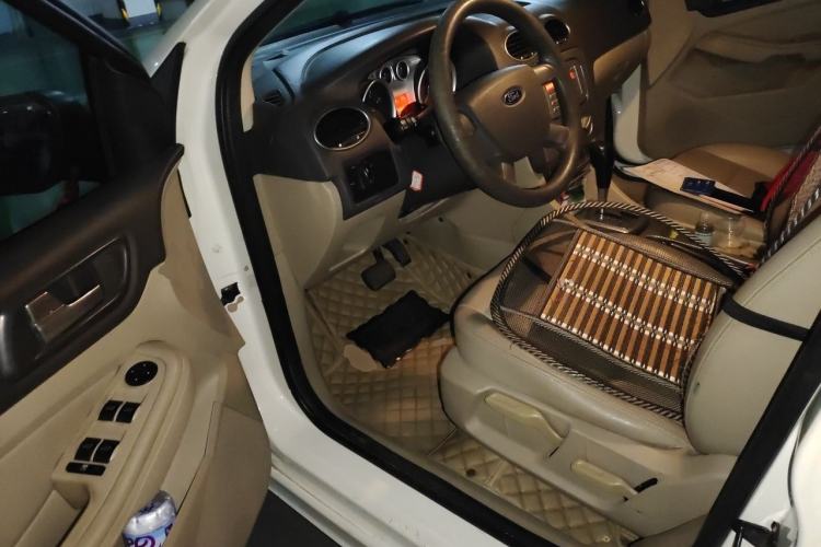 Used Ford Focus 2012 Hatchback Classic 1.8L Automatic Fashion Edition Driver Seat