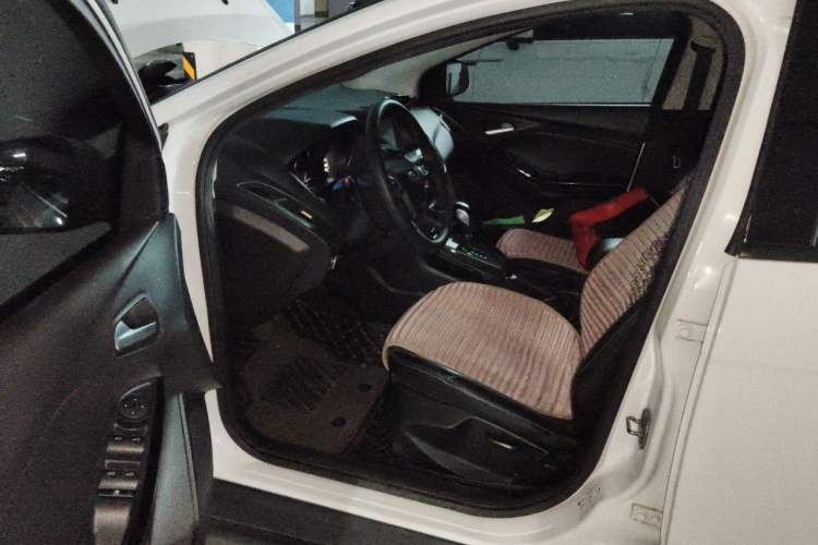 Used Ford Focus 2012 Sedan 1.6L Automatic Fashion Edition Driver Seat
