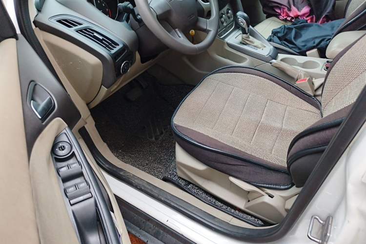 Used Ford Focus 2012 Sedan 1.6L Automatic Fashion Edition Driver Seat