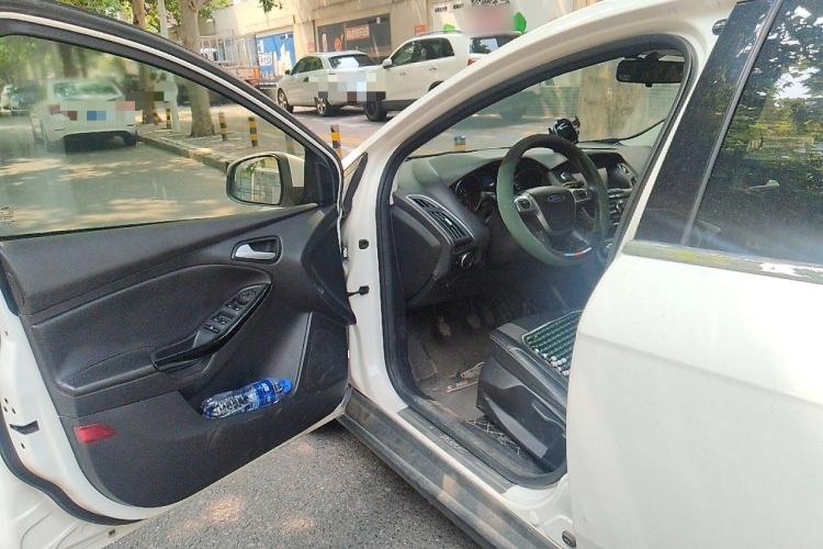Used Ford Focus 2012 Hatchback 1.6L Manual Fashion Edition Driver Seat