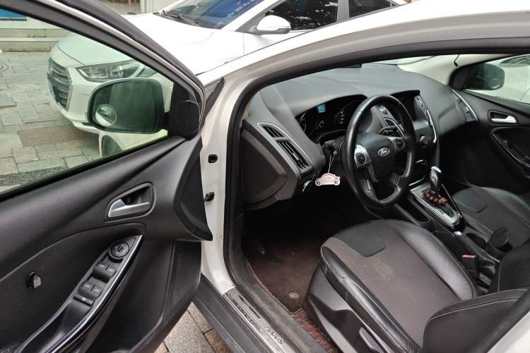 Used Ford Focus 2012 Sedan 1.6L Automatic Fashion Edition Driver Seat