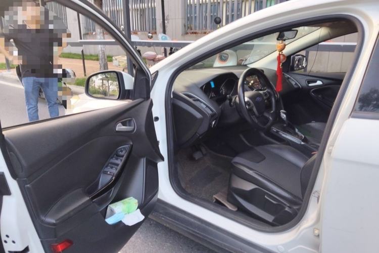 Used Ford Focus 2012 Sedan 1.6L Automatic Fashion Edition Driver Seat