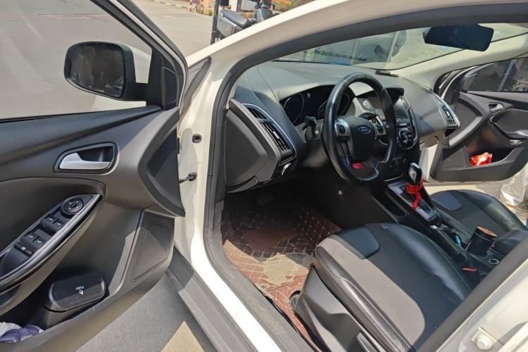 Used Ford Focus 2012 Hatchback 1.6L Automatic Fashion Edition Driver Seat